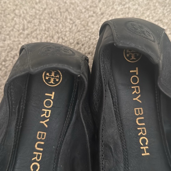 Like new Tory Burch black flats size 9 - Picture 2 of 3